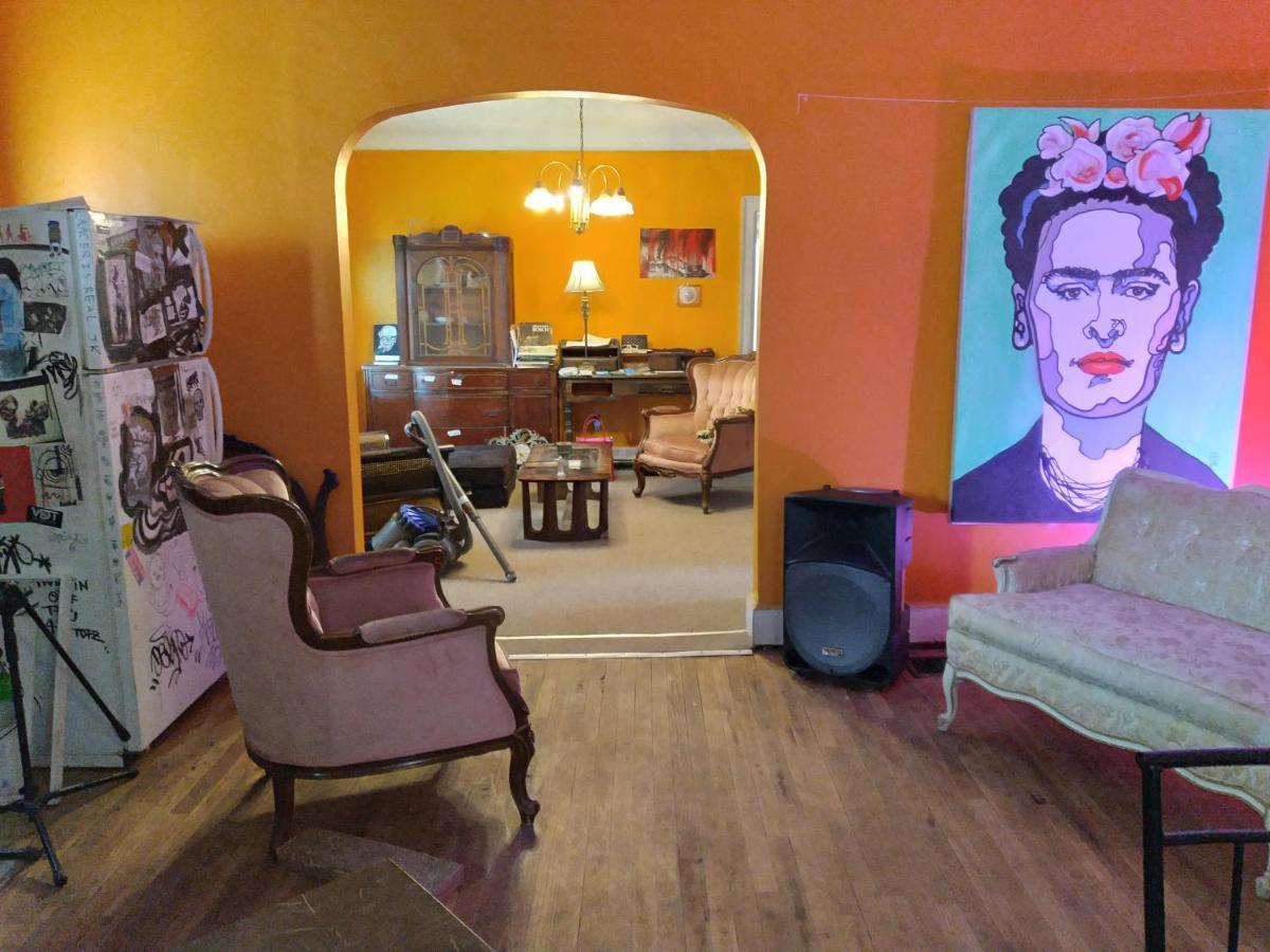 Art House Creative Homestay *